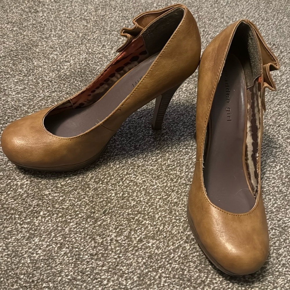 Madden Girl by Steve Madden Tan Heels